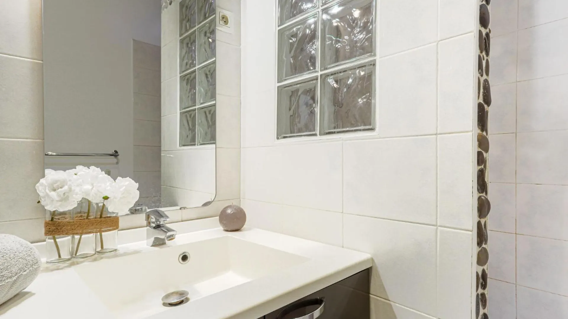 Apartment Les Yuccas Promenade des Anglais Nice 0*,  France